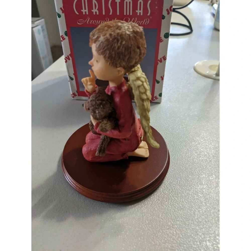 House Of Lloyd Christmas Around The World Bedtime Prayers Figurine In Box Nice!